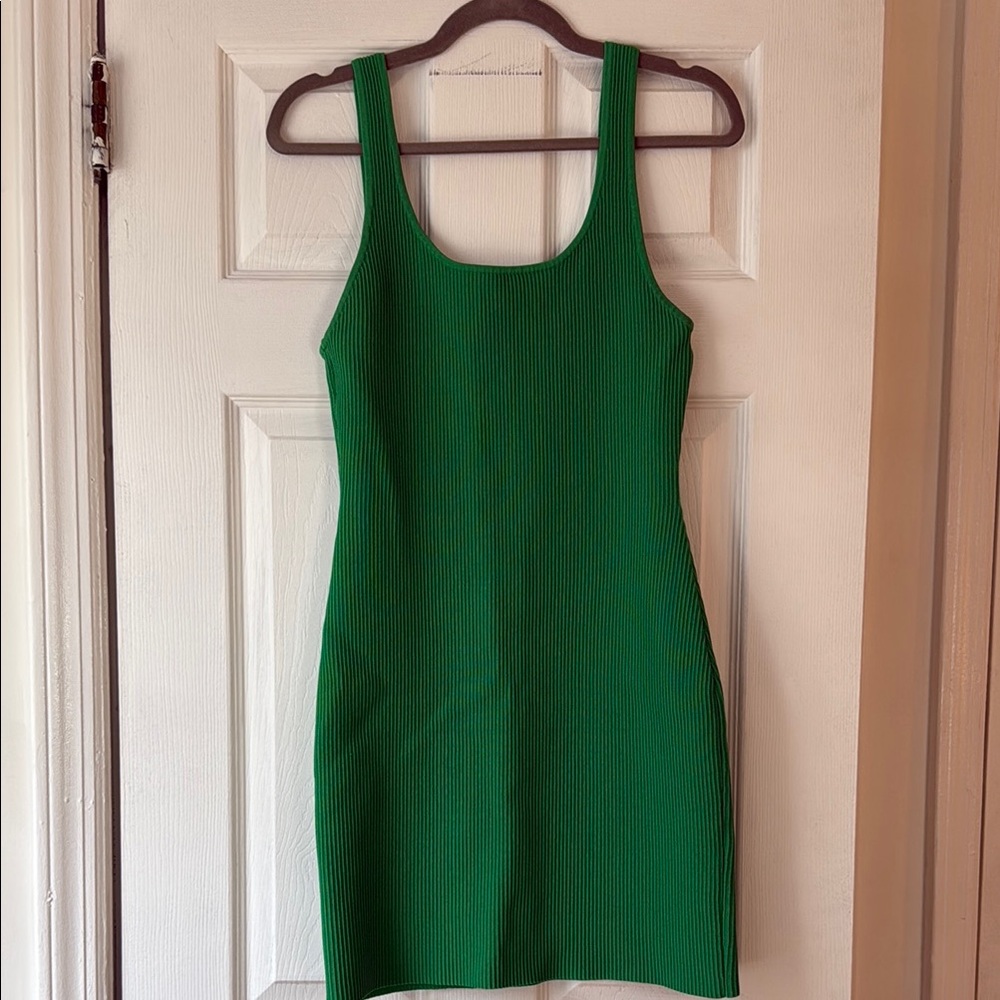 Aritzia Babaton Ribbed Sleeveless Dress in Green Size Medium